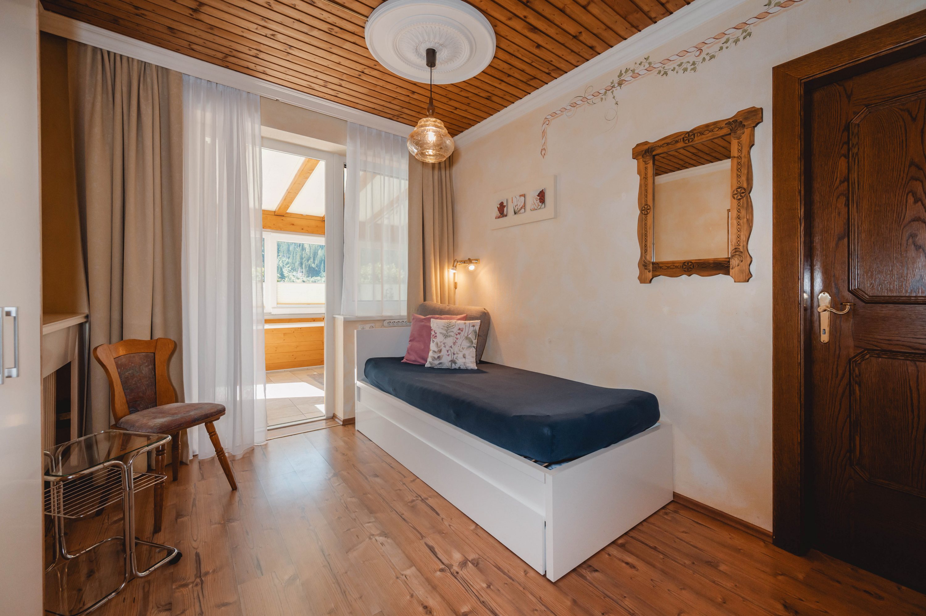 Wohnraum m. Einzelbett